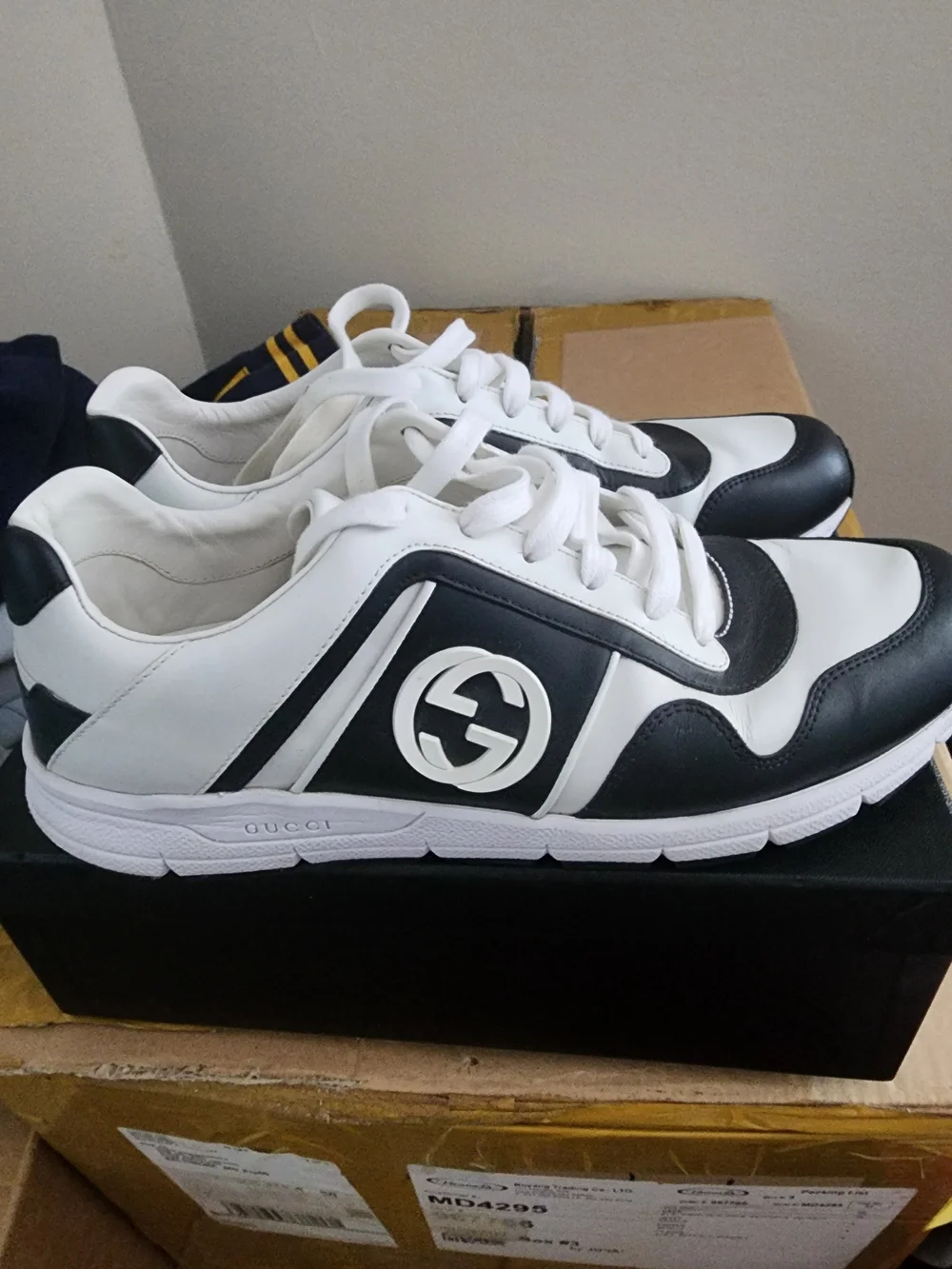 Gucci White and Black Leather Logo Sneakers